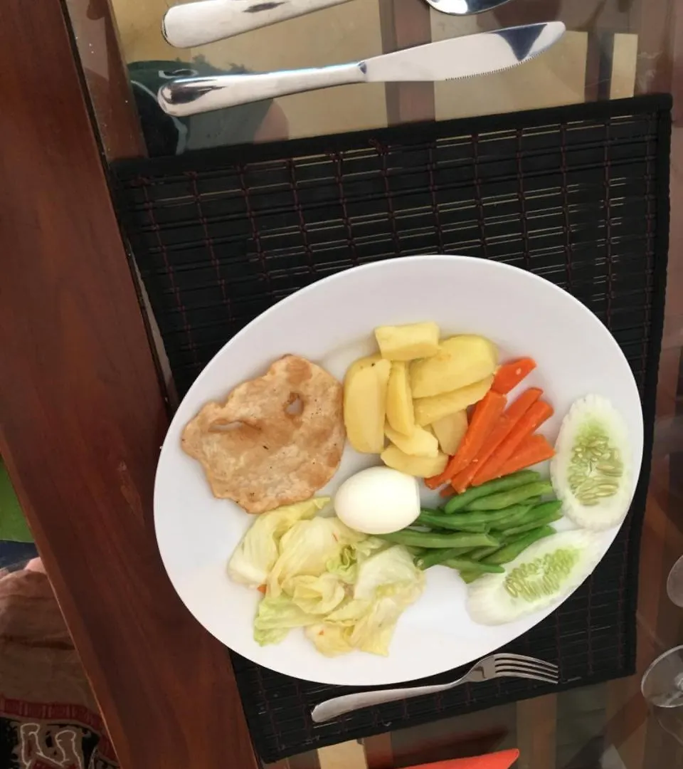Like Mike Tourist Guest House & Restaurant 尼甘布