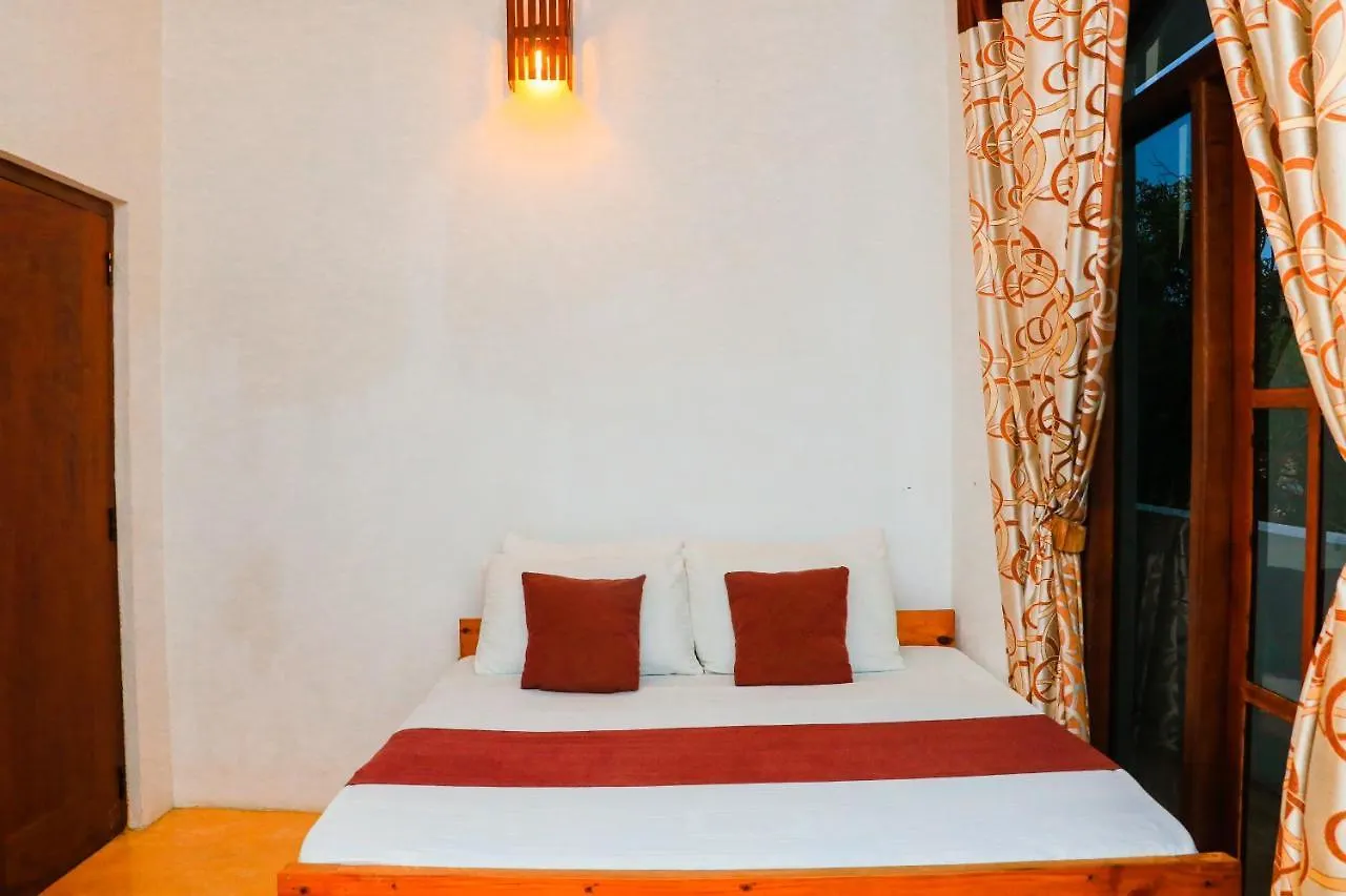 Like Mike Tourist Guest House & Restaurant 尼甘布