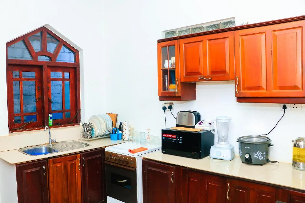 Like Mike Tourist Guest House & Restaurant 尼甘布 斯里兰卡