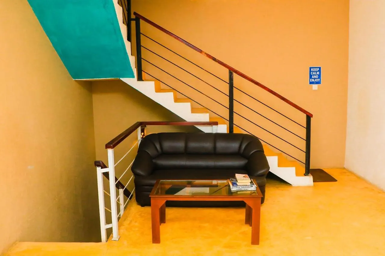 Like Mike Tourist Guest House & Restaurant 尼甘布 0*,  斯里兰卡