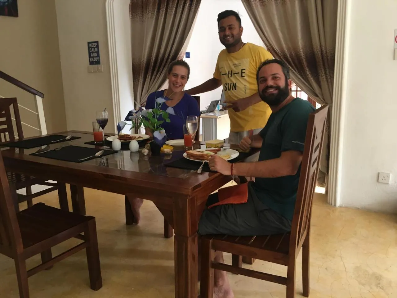 Like Mike Tourist Guest House & Restaurant 尼甘布 0*,