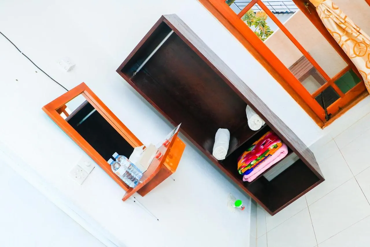 Like Mike Tourist Guest House & Restaurant 尼甘布
