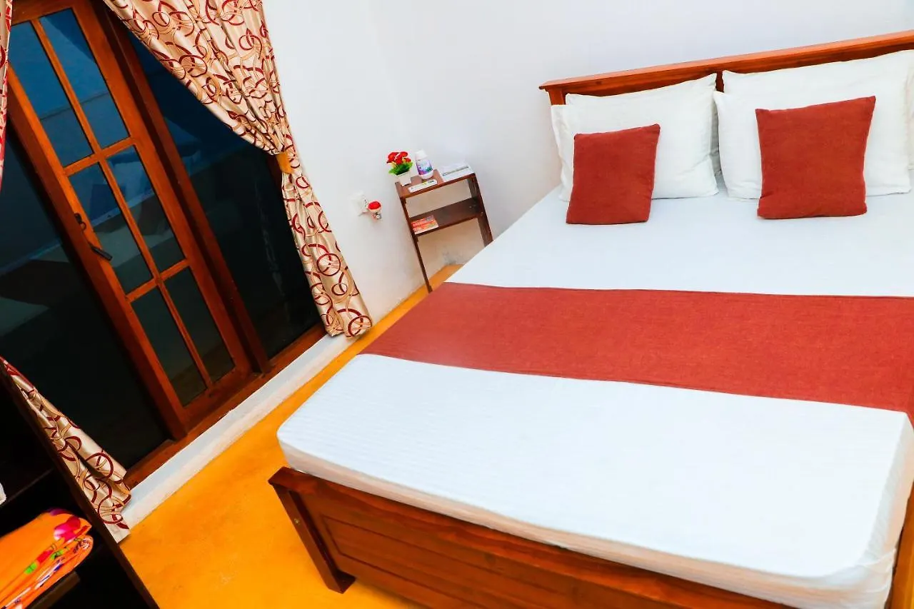 Like Mike Tourist Guest House & Restaurant 尼甘布 0*,  斯里兰卡