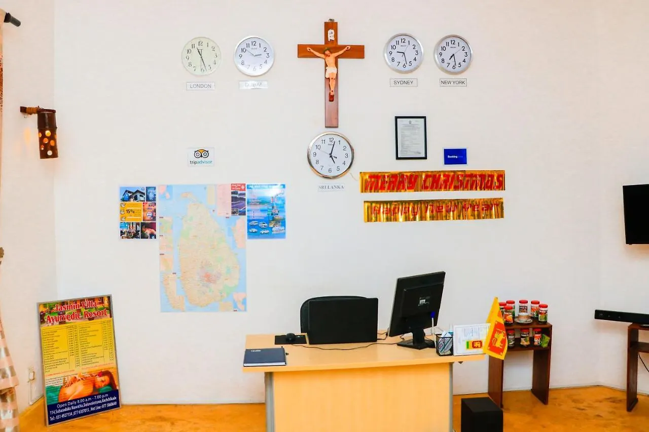 Like Mike Tourist Guest House & Restaurant 尼甘布