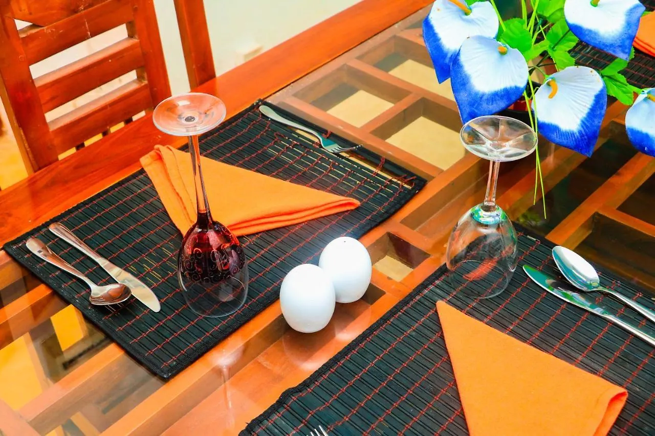 Like Mike Tourist Guest House & Restaurant 尼甘布 0*,