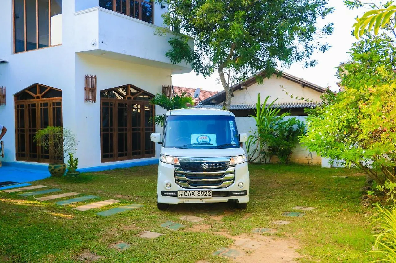Like Mike Tourist Guest House & Restaurant 尼甘布