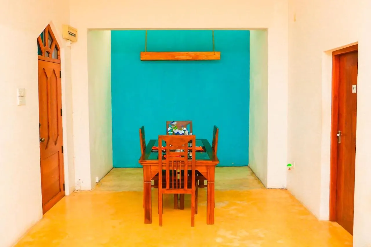 Like Mike Tourist Guest House & Restaurant 尼甘布